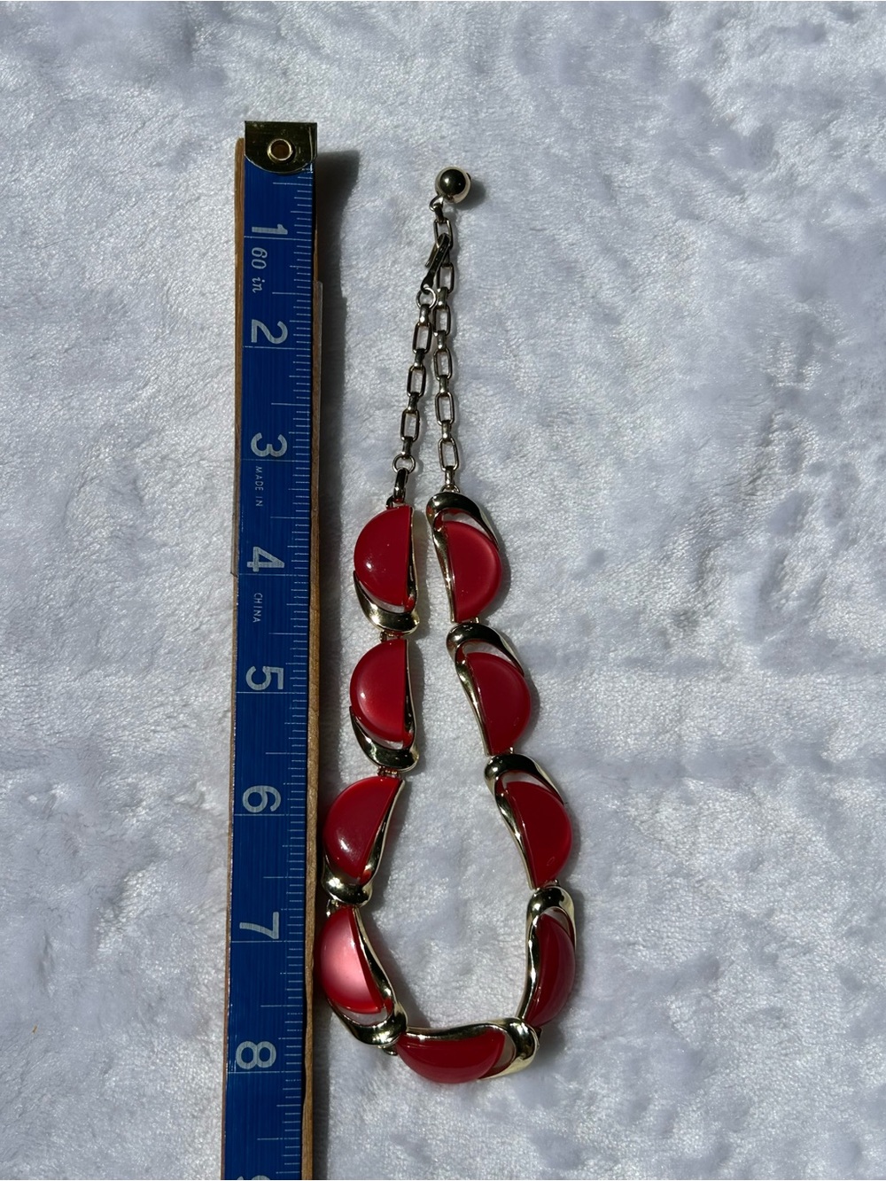 Lisner Red Lucite Gold Tone Choker Necklace Vintage Signed - Picture 13 of 13